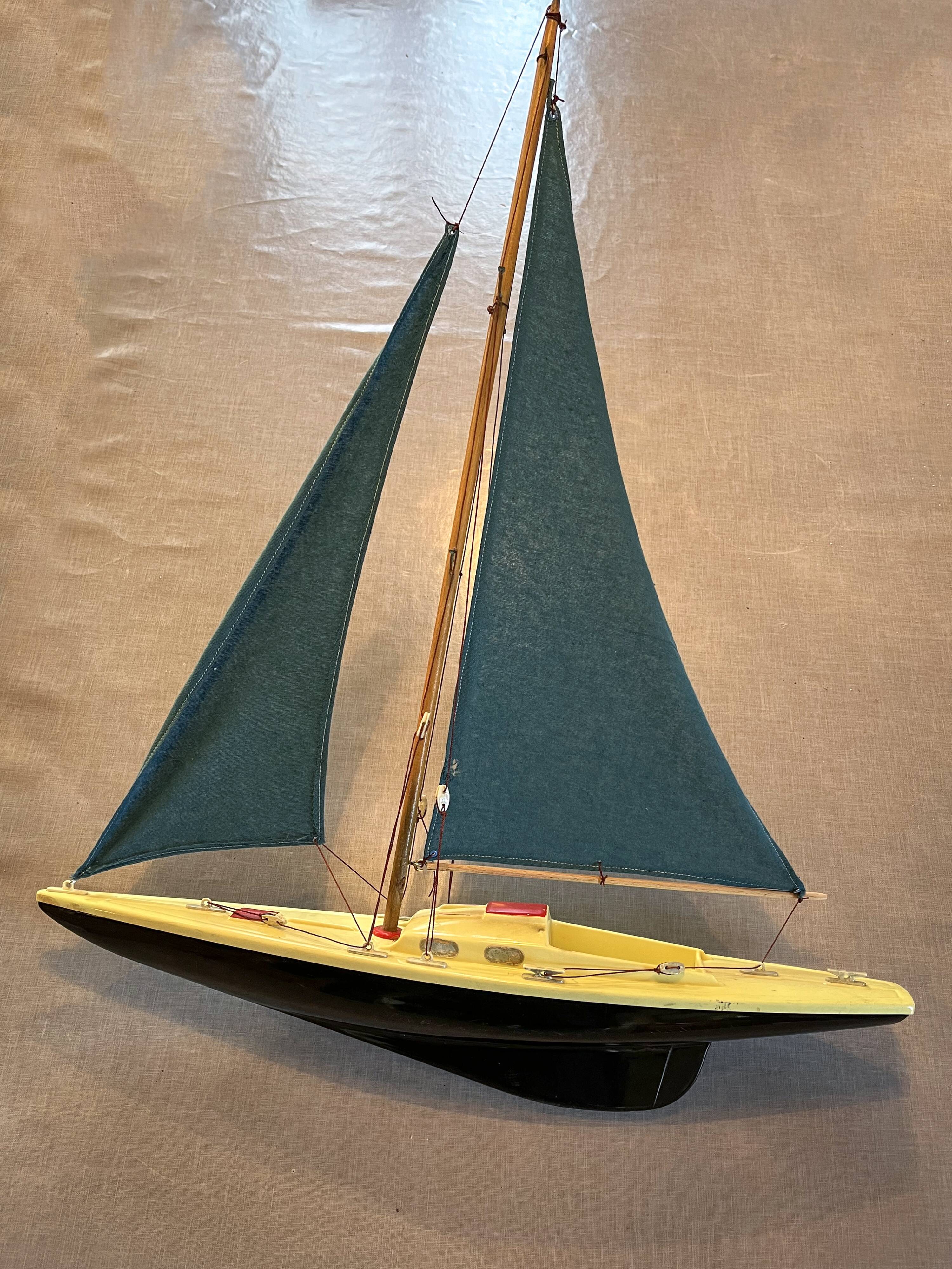 Basin sailboat gs giraus sauveur. model f27. vp 60 series black and yellow plastic shell.