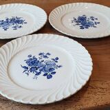 3 assiettes plates  KG Lunéville à fleurs bleues