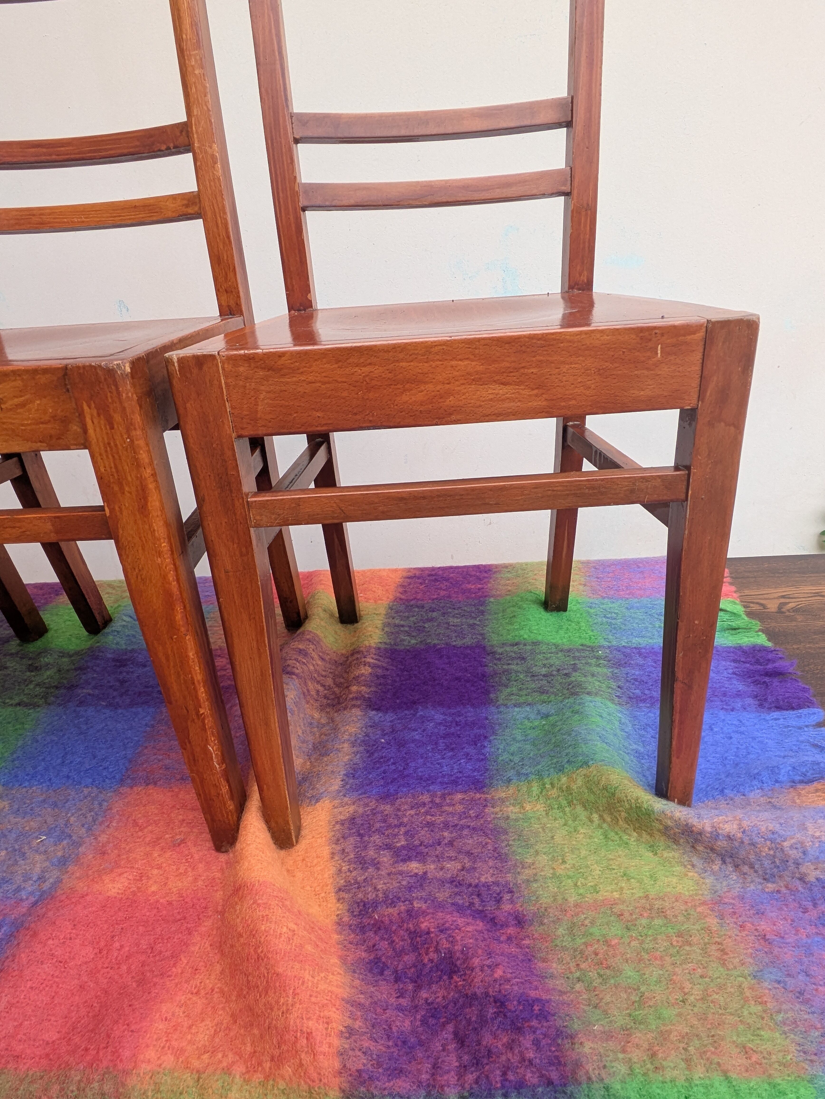 Lot de 3 chaises anciennes estampillé PTT