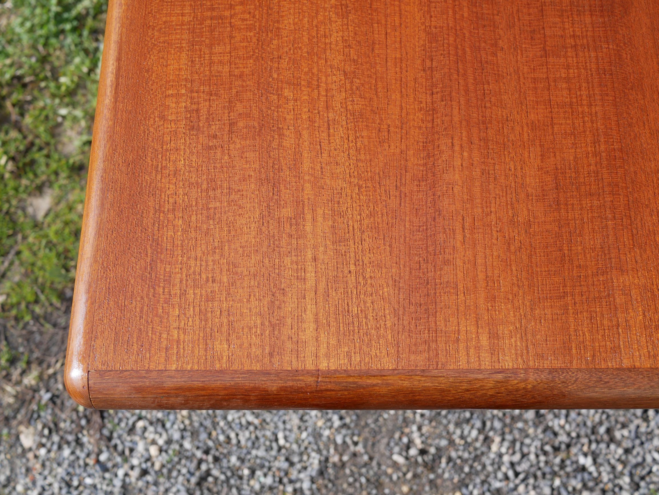 Table de repas scandinave en teck
