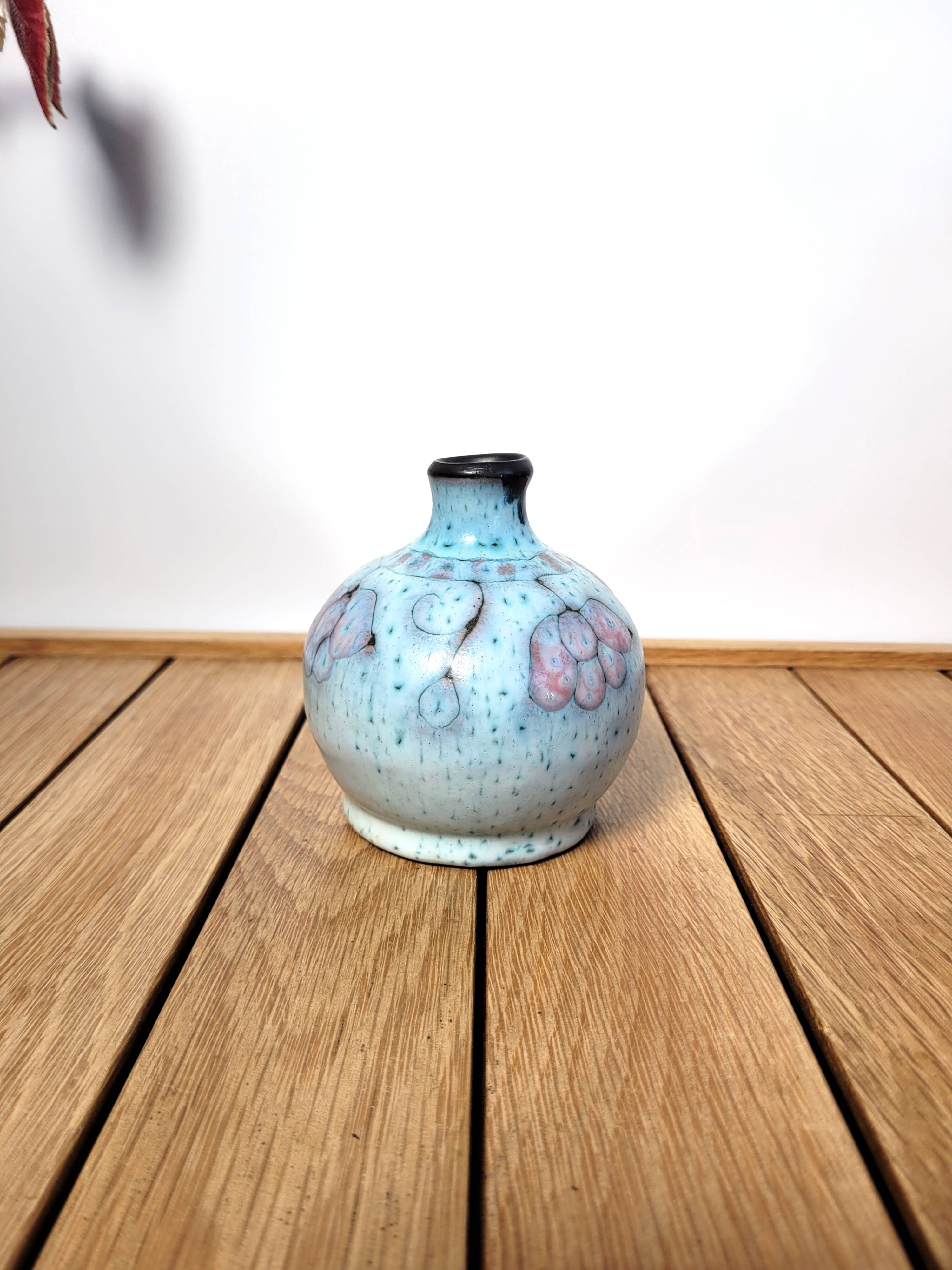 Small soliflore vase by Danuta le Hénaff