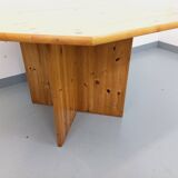 Vintage octagonal dining table from the 1980s in pine with an extension.