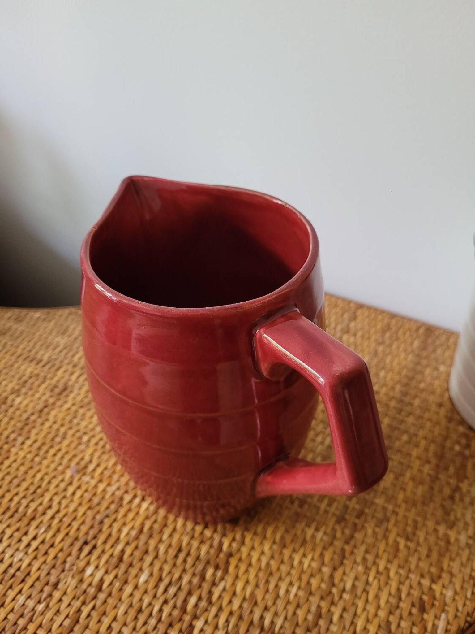 Pichet en porcelaine vernissée