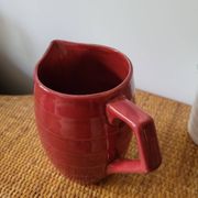 Pichet en porcelaine vernissée