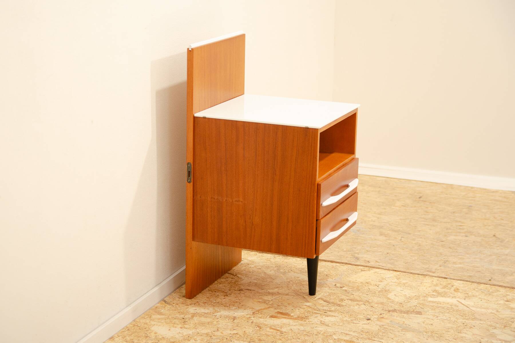 Paire de tables de chevet entièrement rénovées par Mojmír Požár, années 1960, Tchécoslovaquie