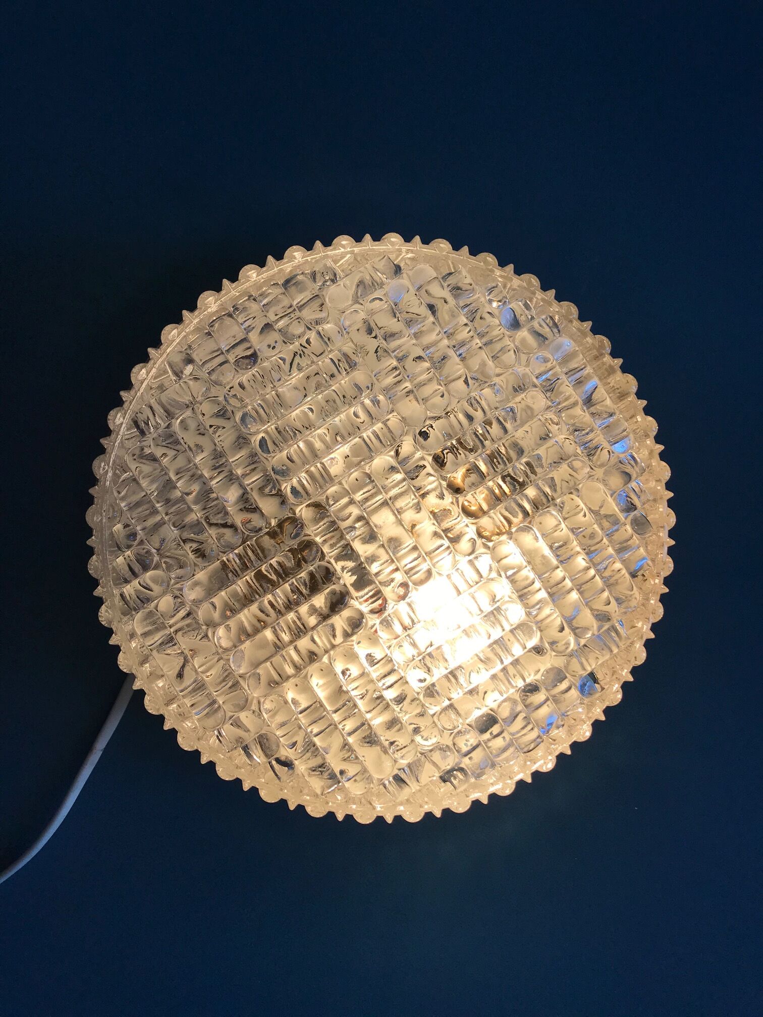Round ceiling light in chiseled glass