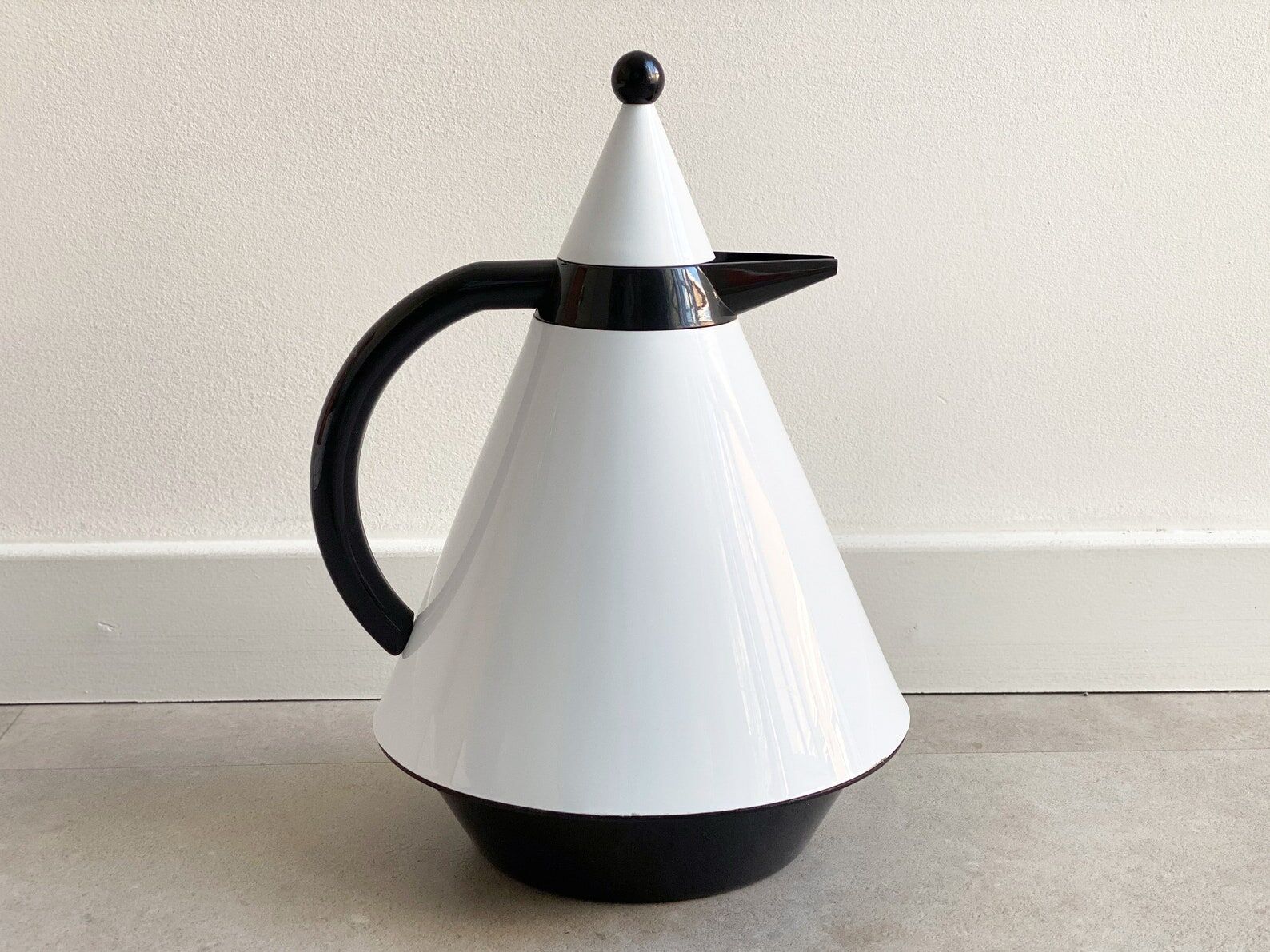 Thermos vintage post modern noir & blanc, style Memphis