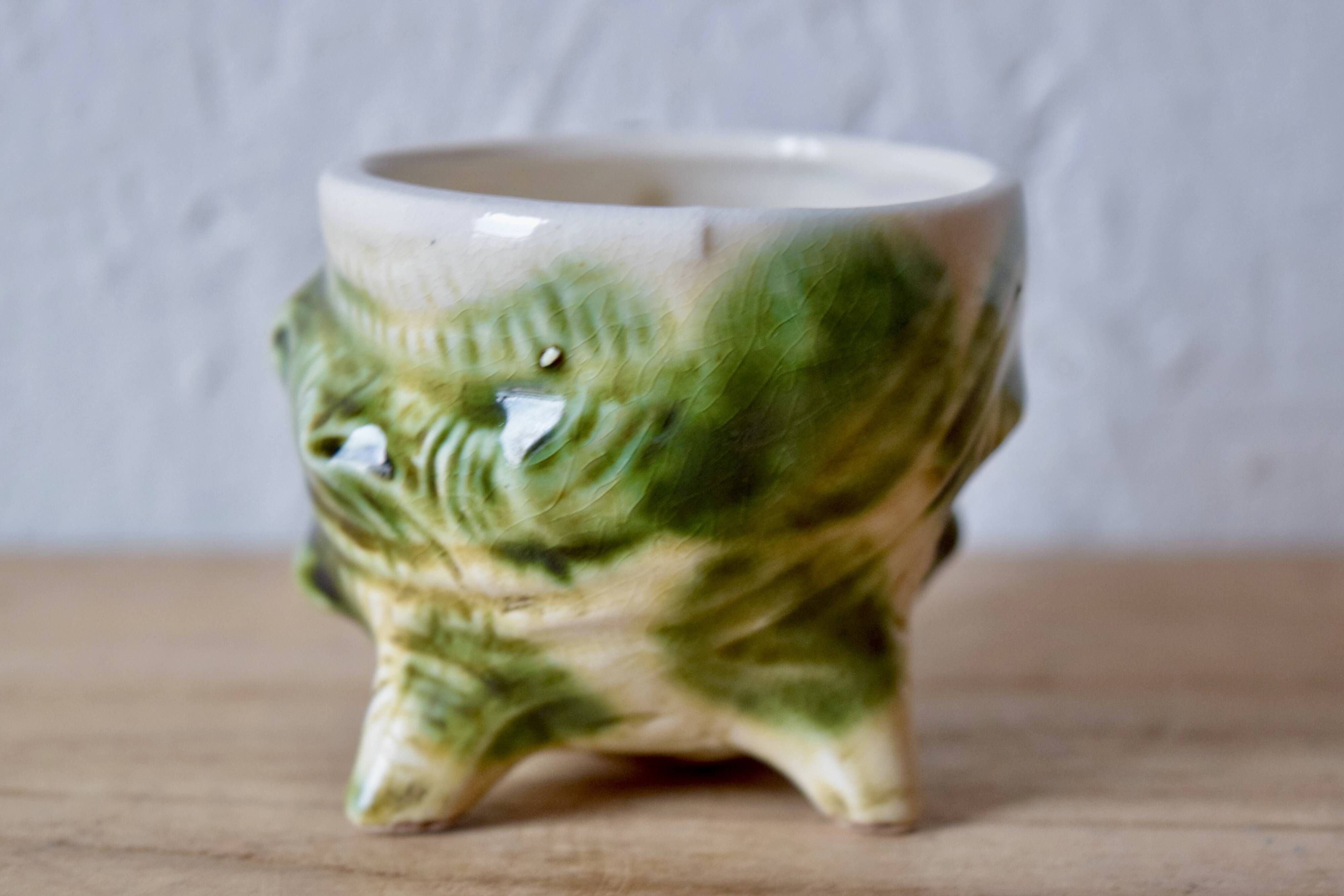 Vintage tea service in glazed ceramic - shape of conchs or shells
