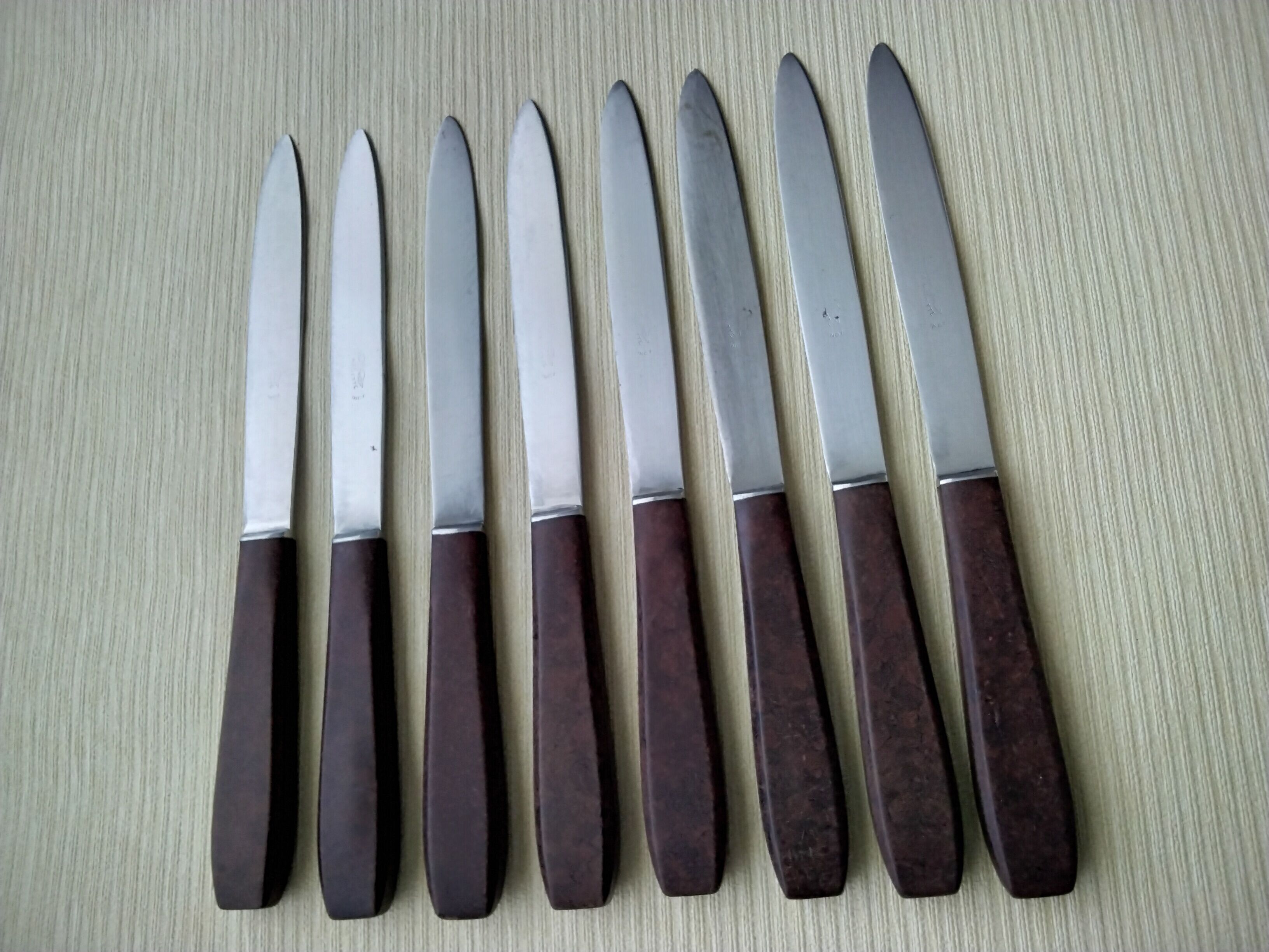 Set of 8 vintage stainless steel and brown bakelite table knives