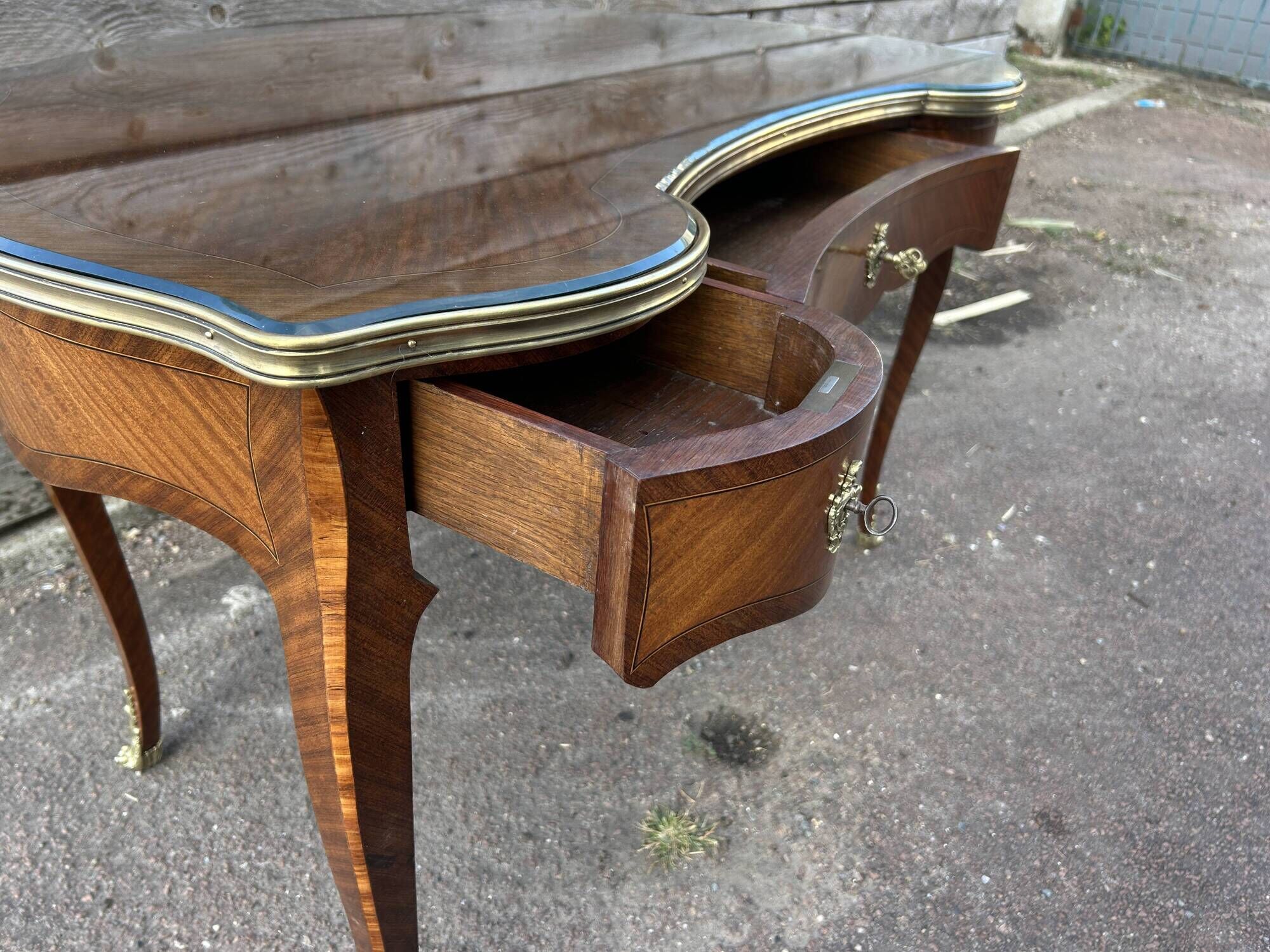 Curved flat desk in Louis XV style