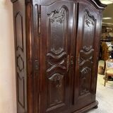 Alsatian wardrobe from the Louis XIII period in solid walnut.