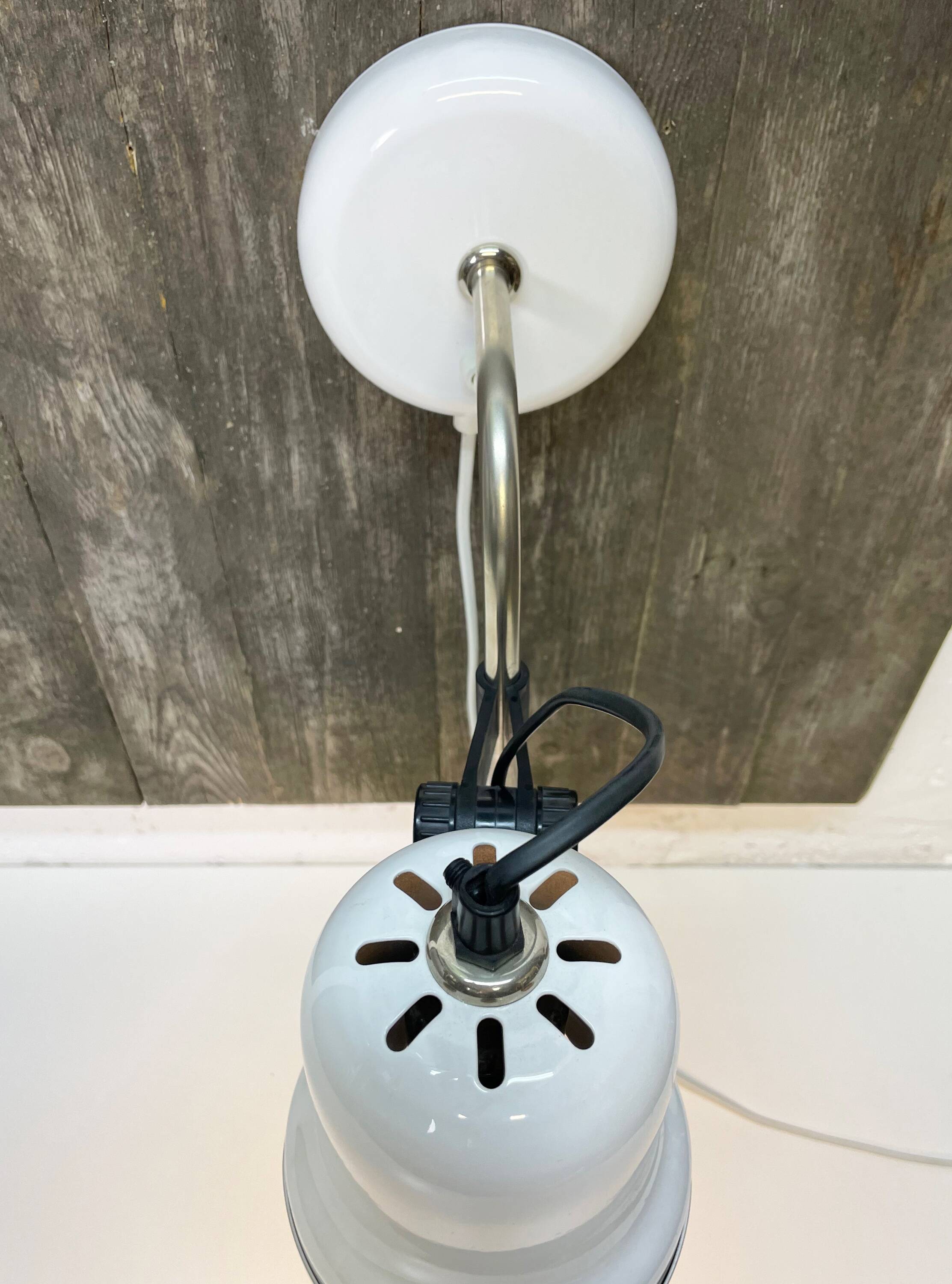 White adjustable wall lamp aka electric.