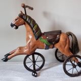 Tricycle ancien, jouet français avec cheval sculpté en bois et métal