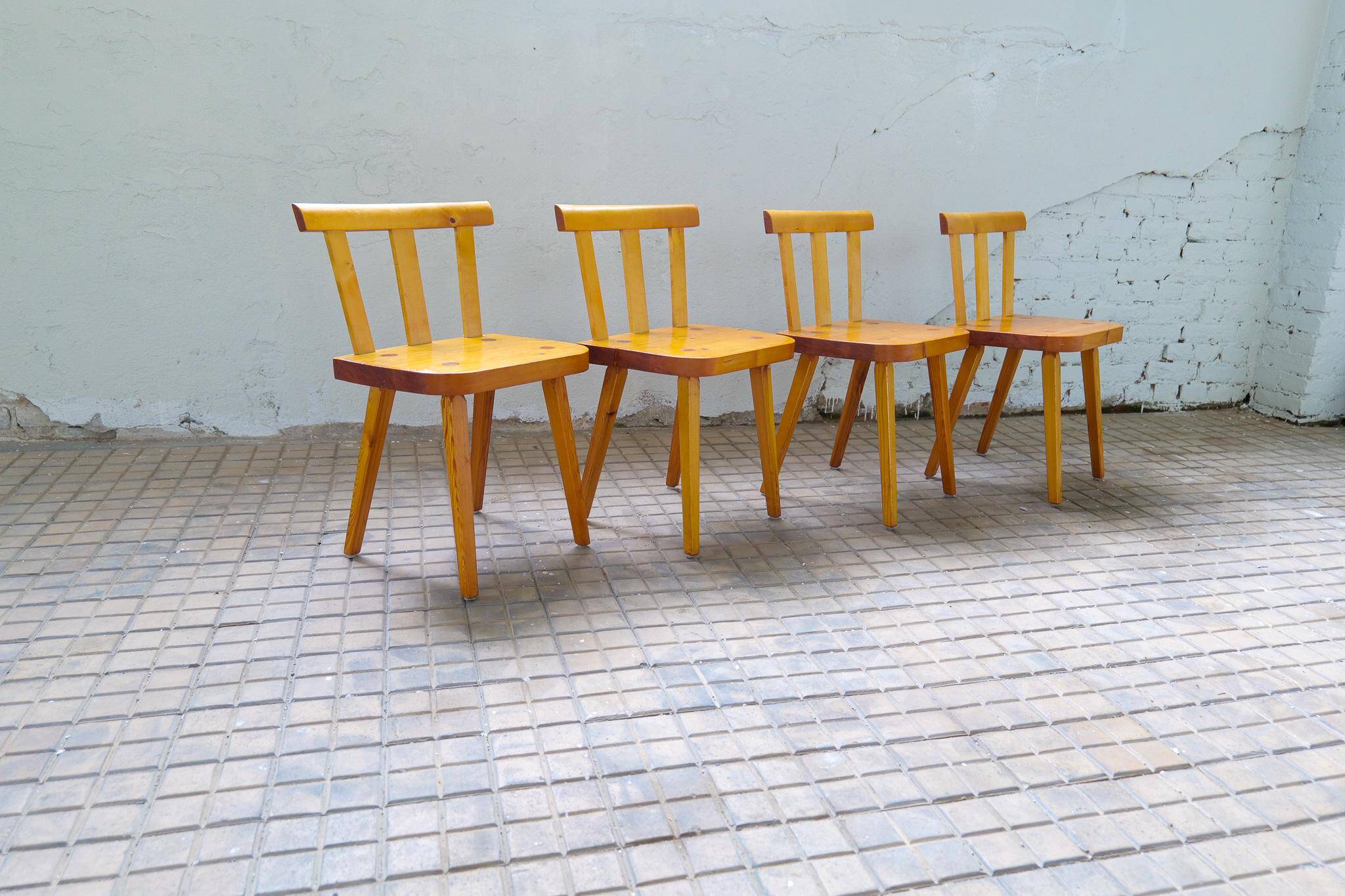 Modern Swedish set of 4 pine dining chairs.