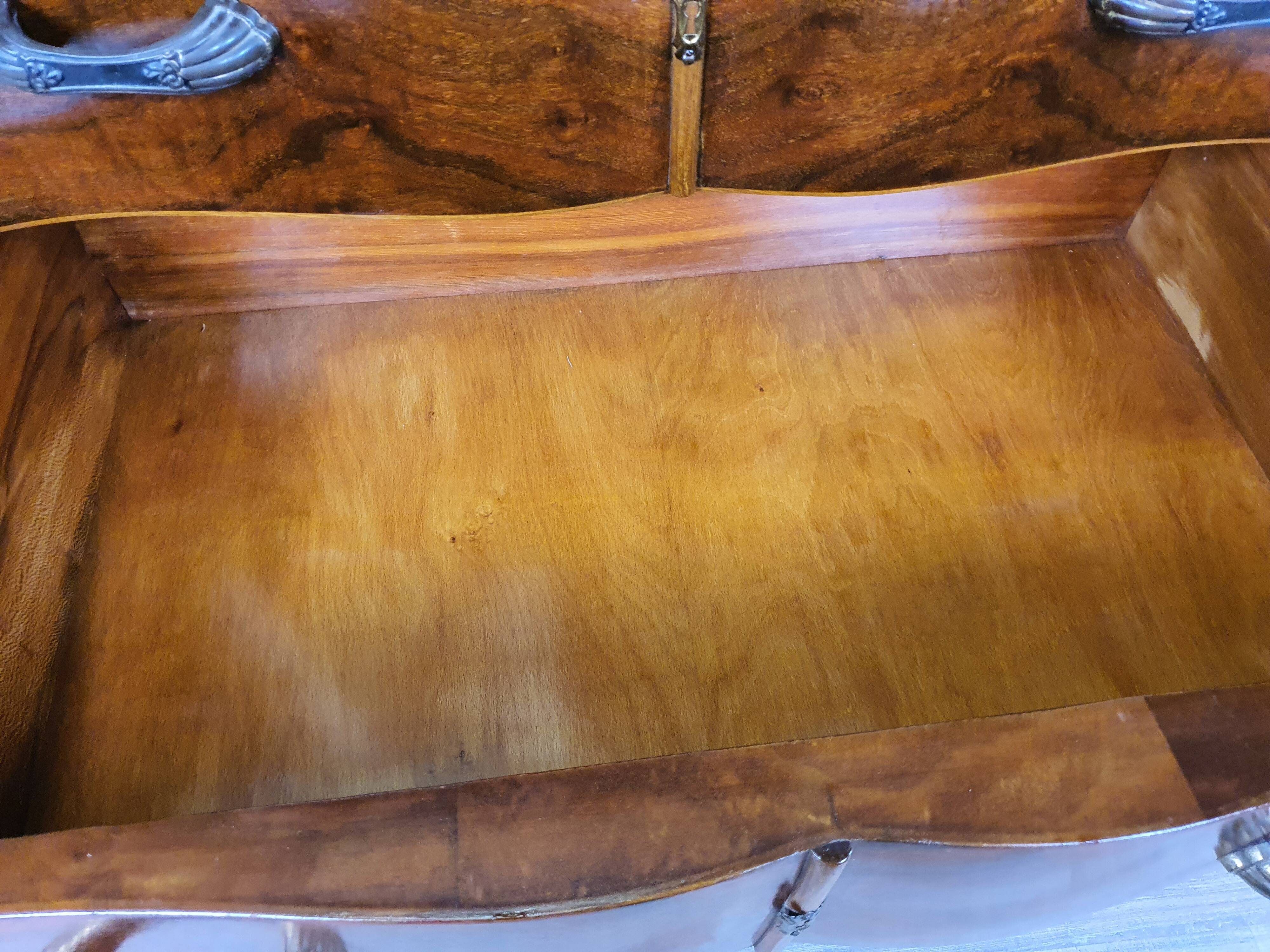 Art Decò Sideboard in Walnut