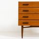 Commode en teck de V-form (Belgique, années 1960).