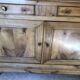 Buffet ancien en noyer blond