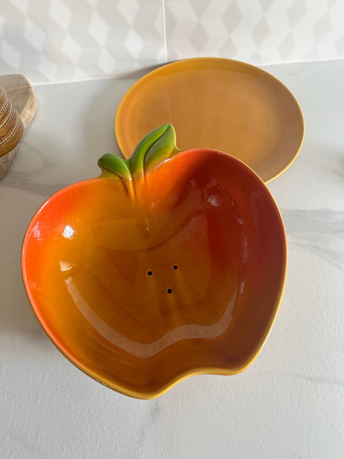 Vintage apple barbotine drainer salad bowl