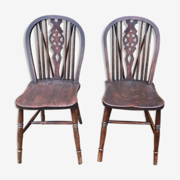 set of 2 Windsor chairs