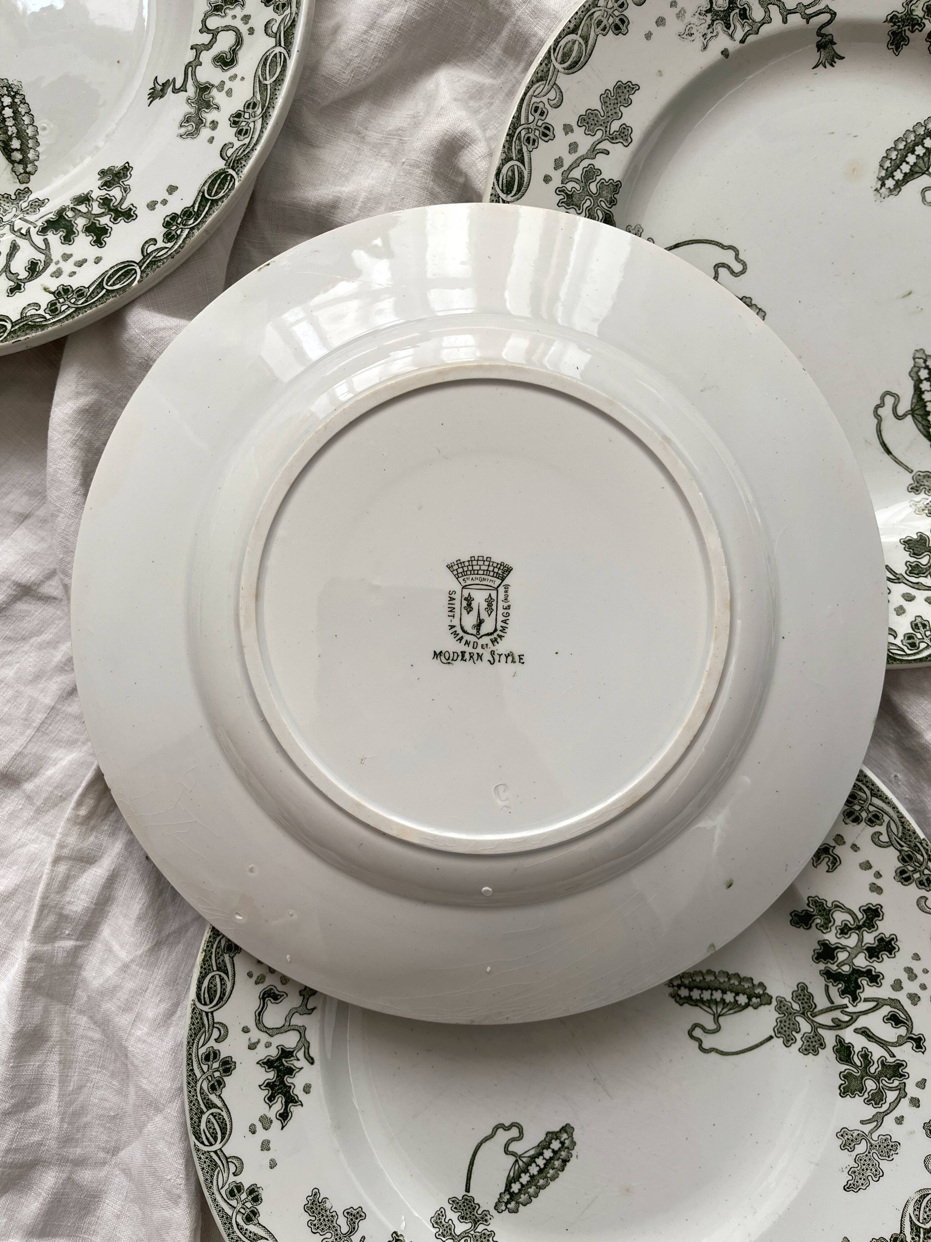 8 flat plates in iron earth "Modern Style" Saint Amand early 20th century