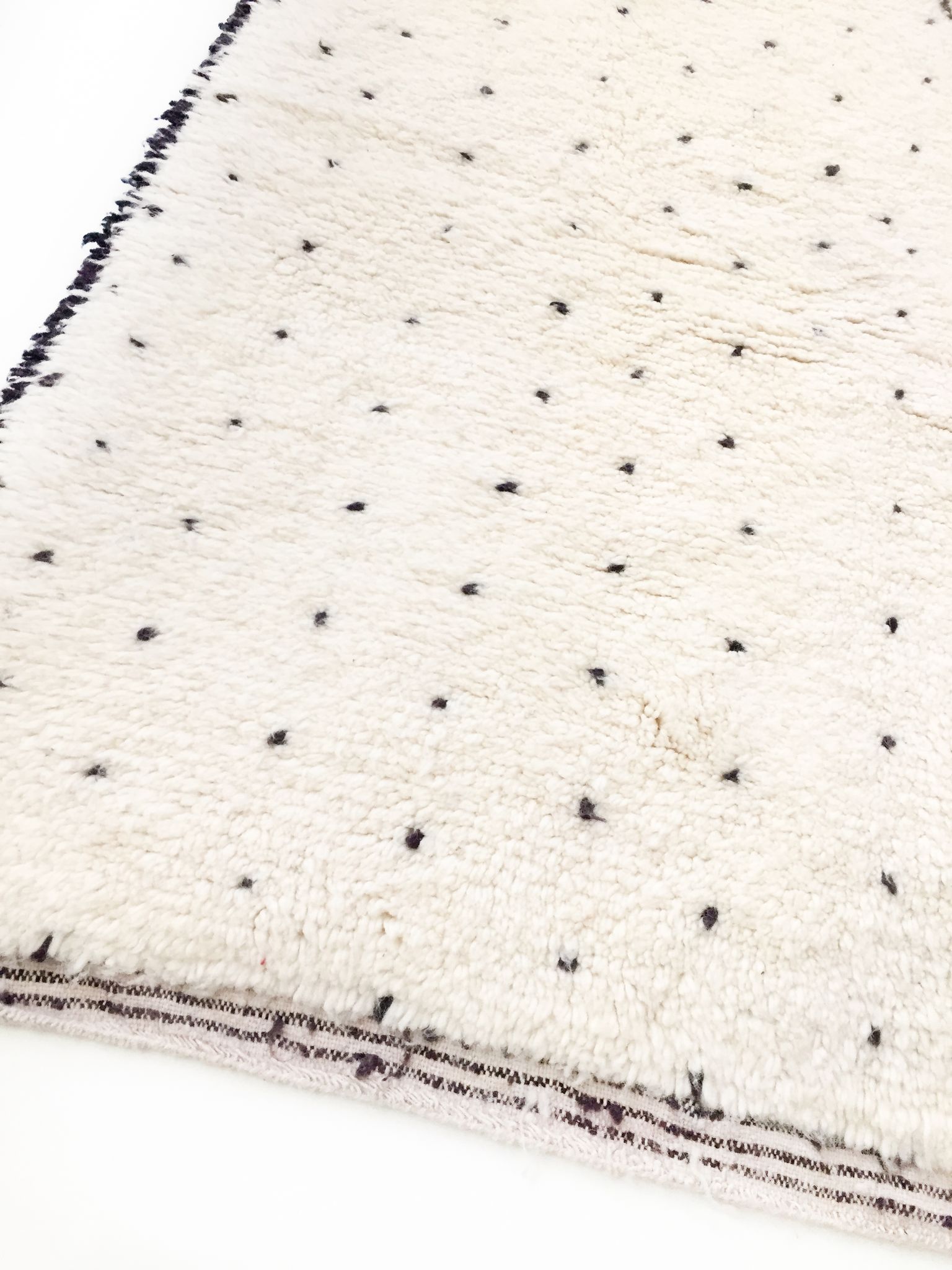 Beni Ouarain ecru Berber rug with polka dots and black patterns 235x157cm