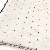Tapis berbère Beni Ouarain écru à pois et motifs noirs 235x157cm