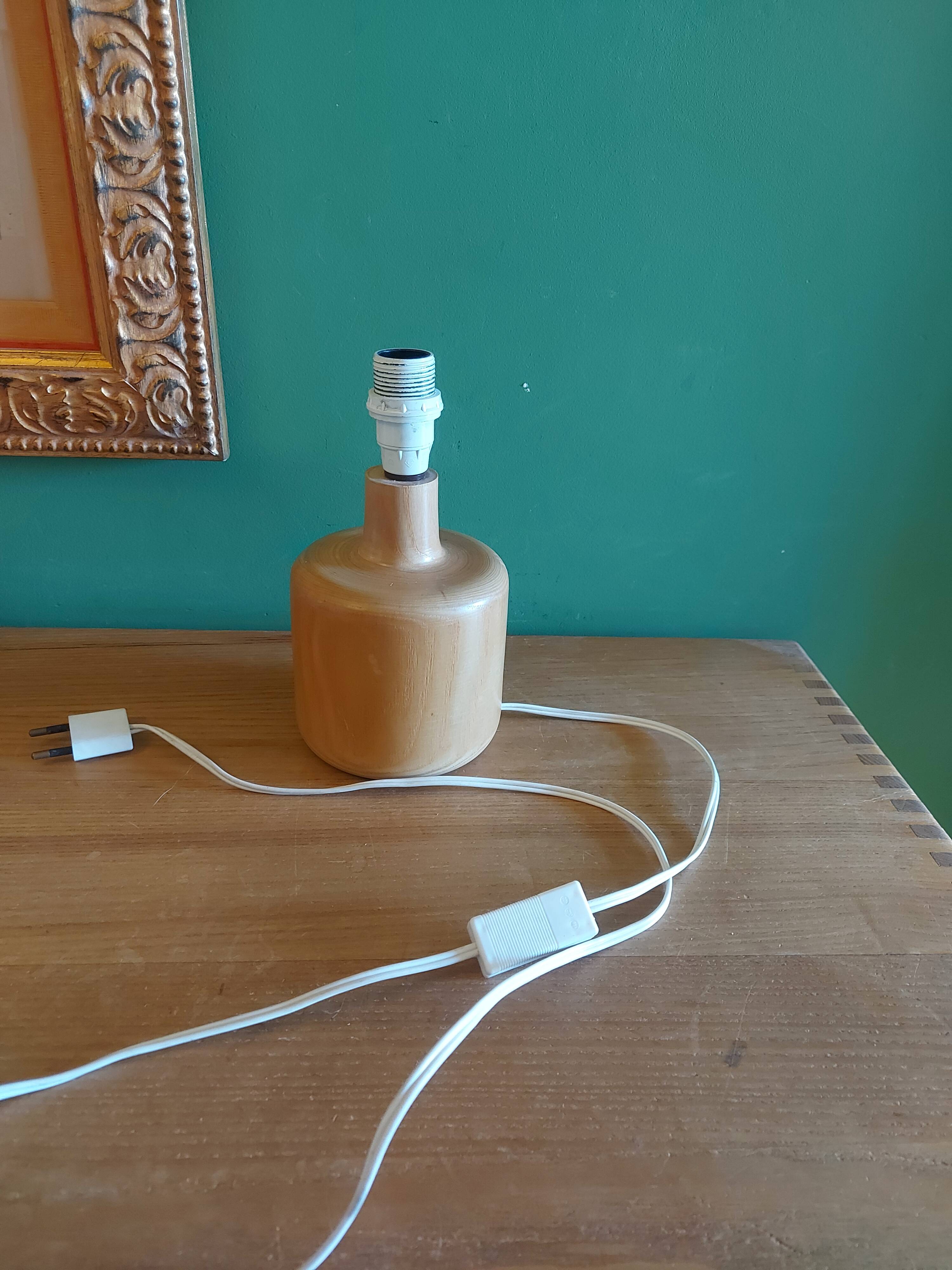 VINTAGE WOODEN TABLE LAMP