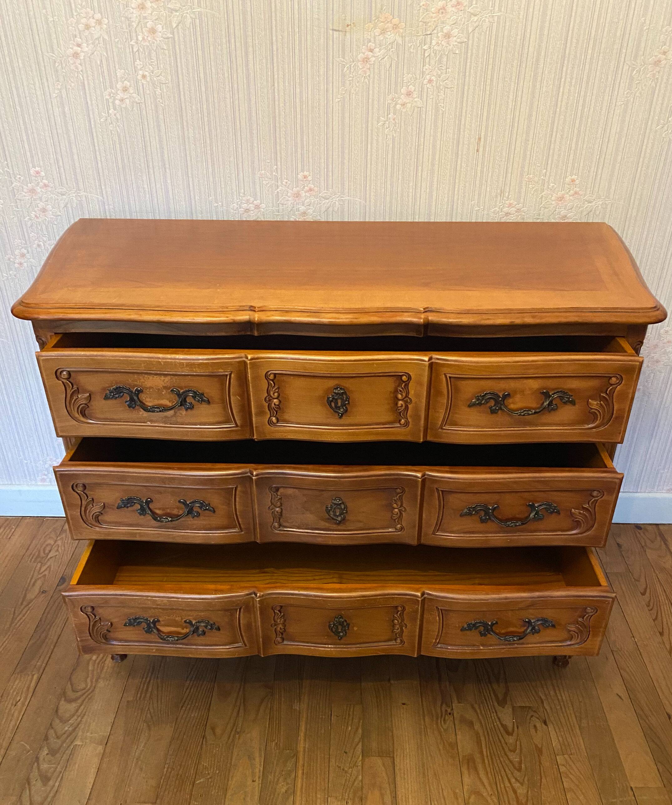 Crossbow commode in Louis XV style