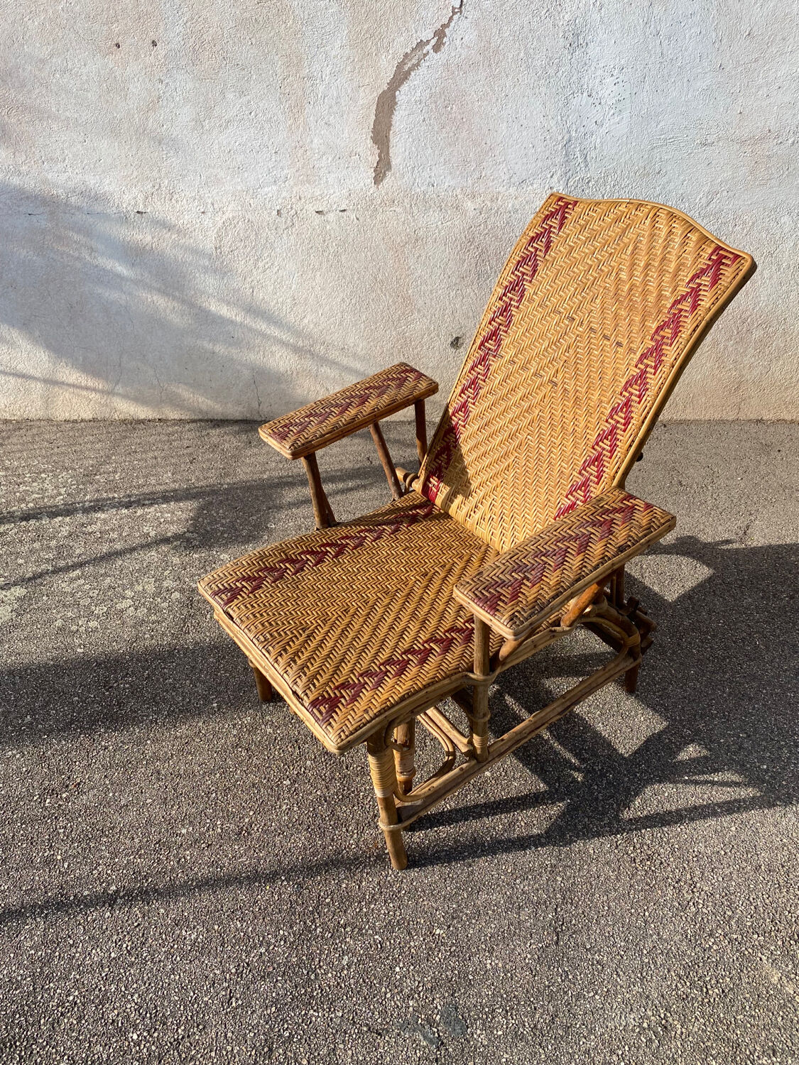 Wicker lounge chair