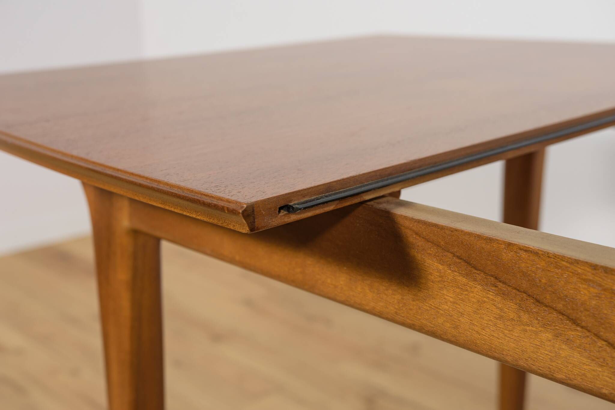 Table à manger extensible en teck du milieu du siècle de McIntosh, Royaume-Uni.