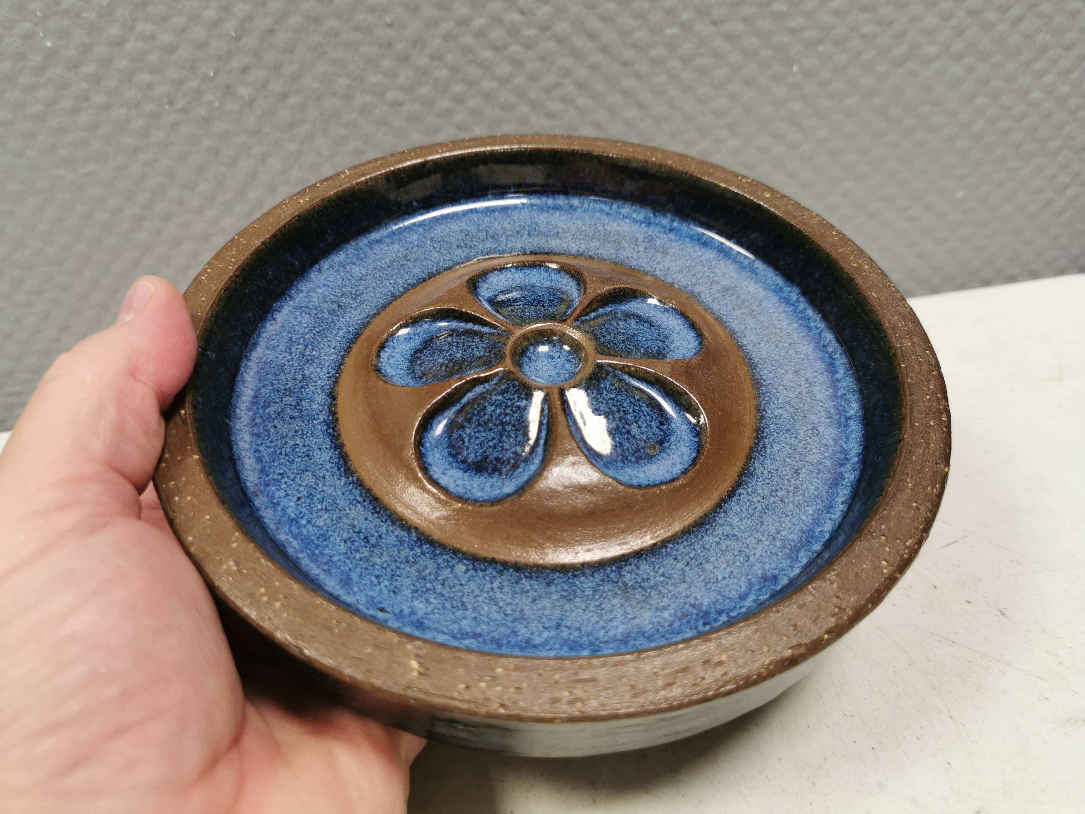 Circular ceramic dish by Marianne Starck (MS) for Michael Andersen, Denmark