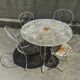 Salon de jardin en fer forge table et 2 fauteuils et 2 chaises