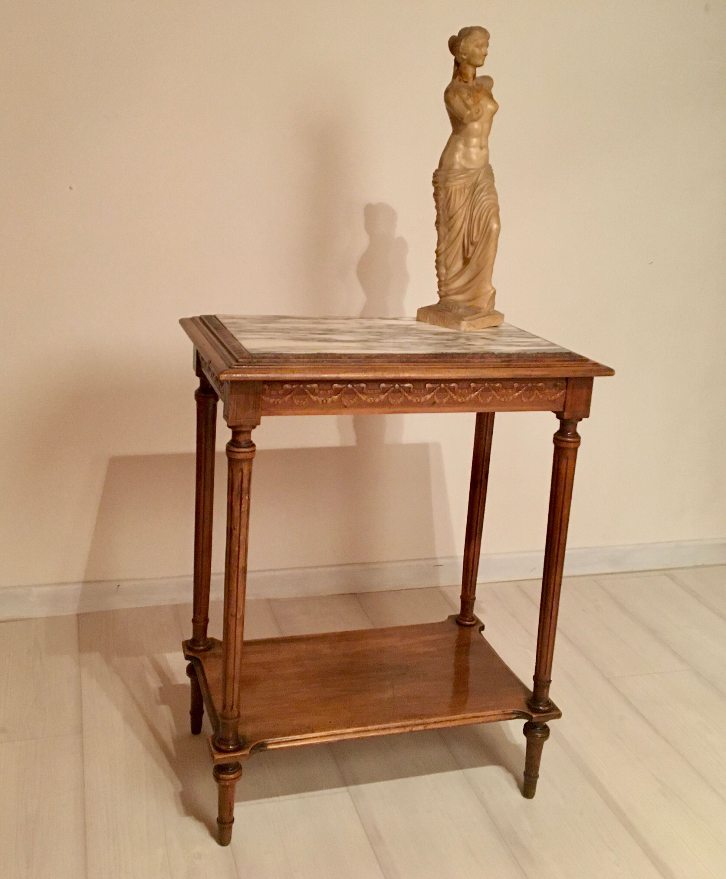 Table d’appoint style Louis XVI marbre