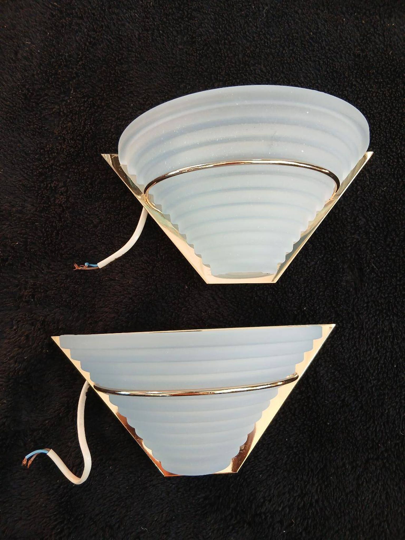 Art Deco wall lights in glass and gilded metal.