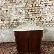 Mahogany neck style transition nineteenth century