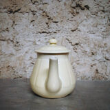 Théière en porcelaine jaune pâle