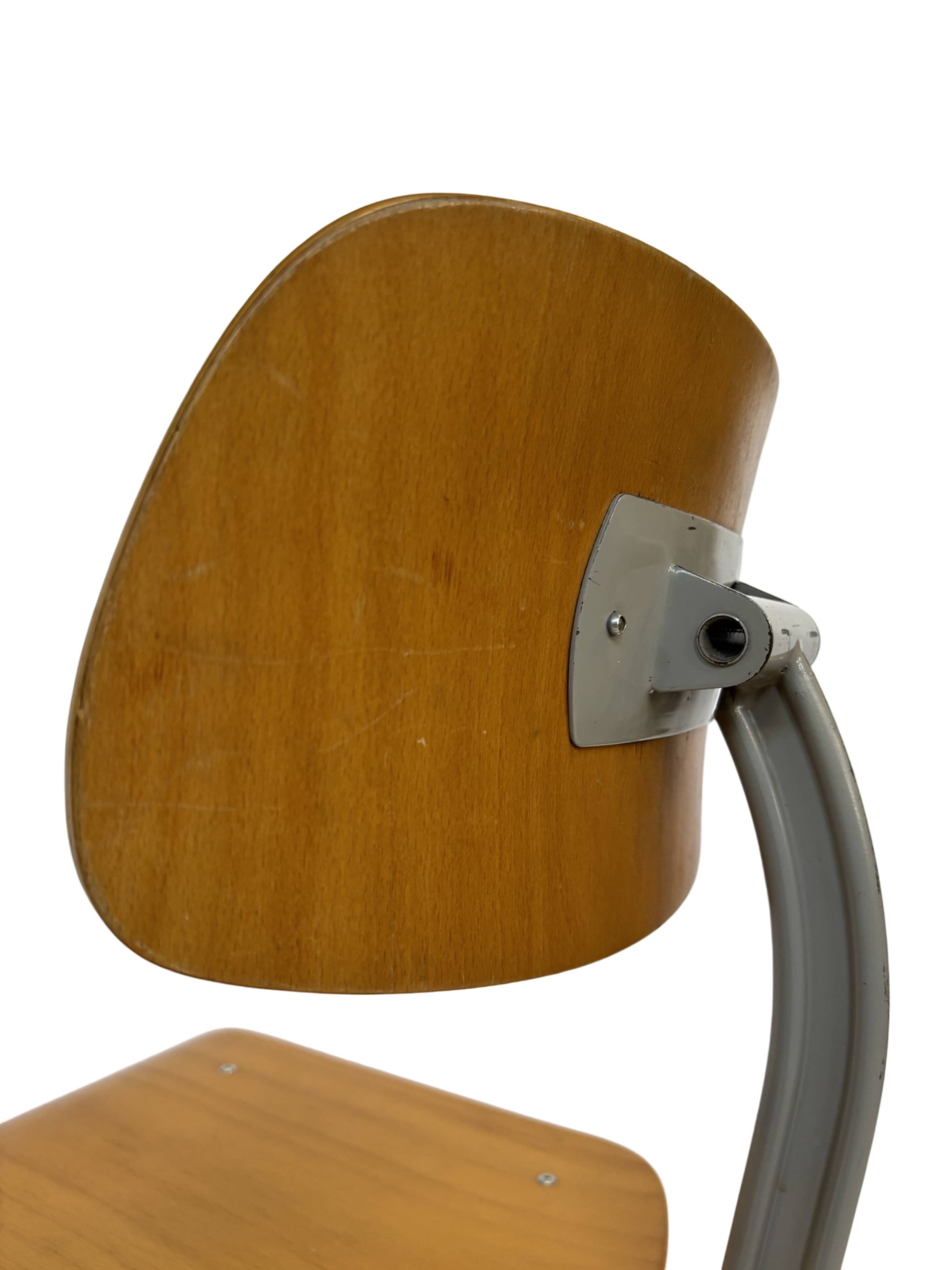 Vintage Friso Kramer work chair from Ahrend de Cirkel dutch design