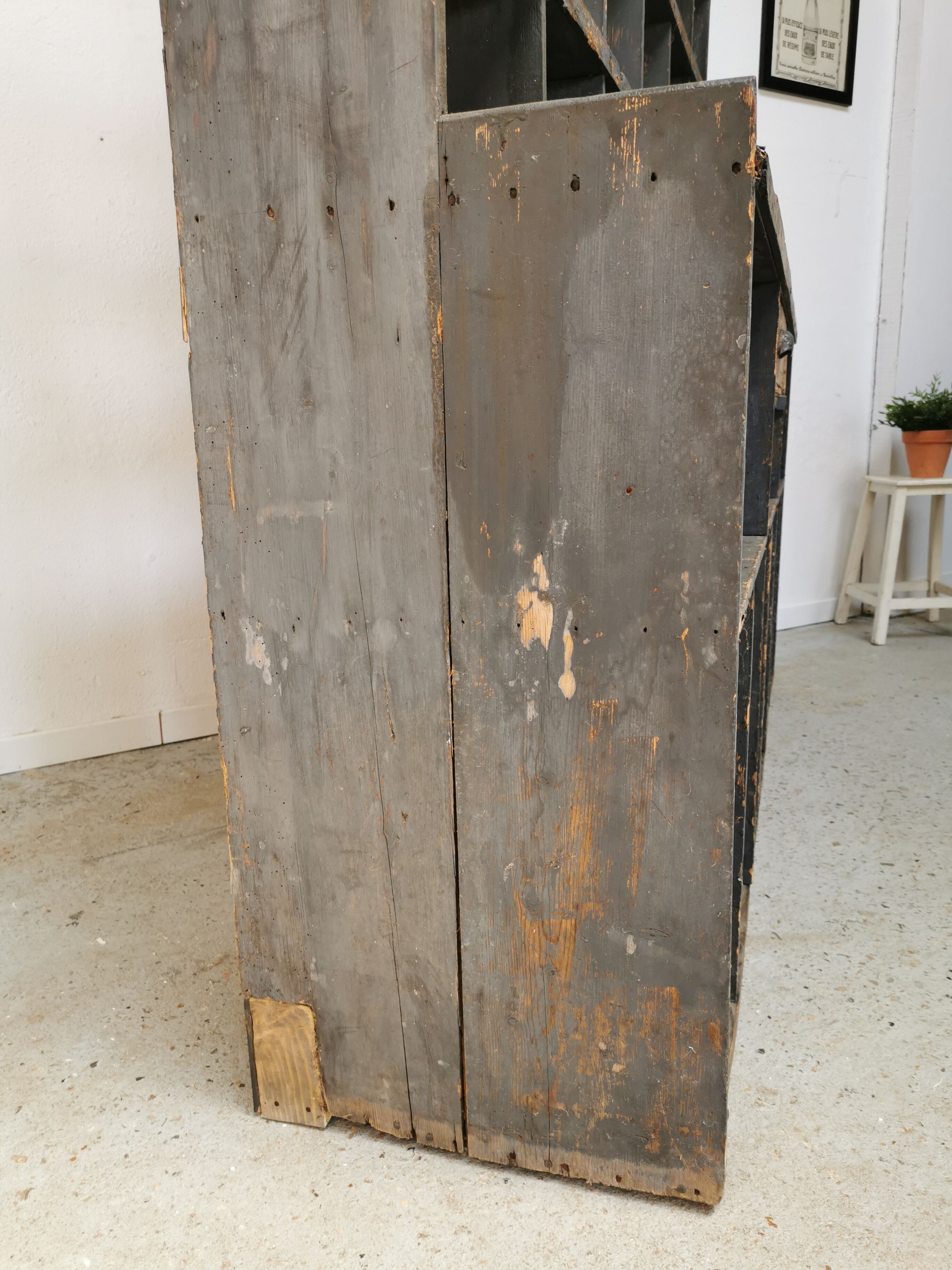 Meuble de métier à casiers bibliothèque