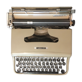 Machine à écrire olivetti lettera 22  ancienne clavier qwerty