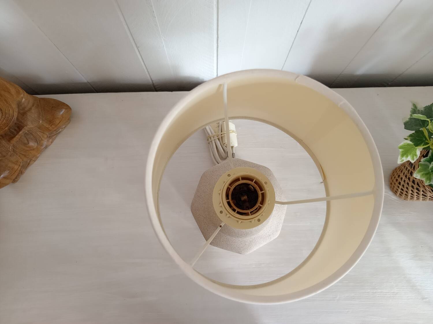 Table lamp