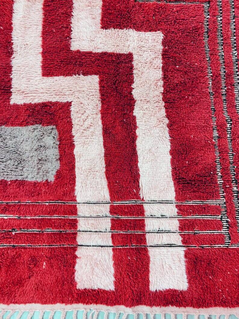 Modern Moroccan rug in red wool with geometric lines 150/250cm