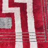Modern Moroccan rug in red wool with geometric lines 150/250cm