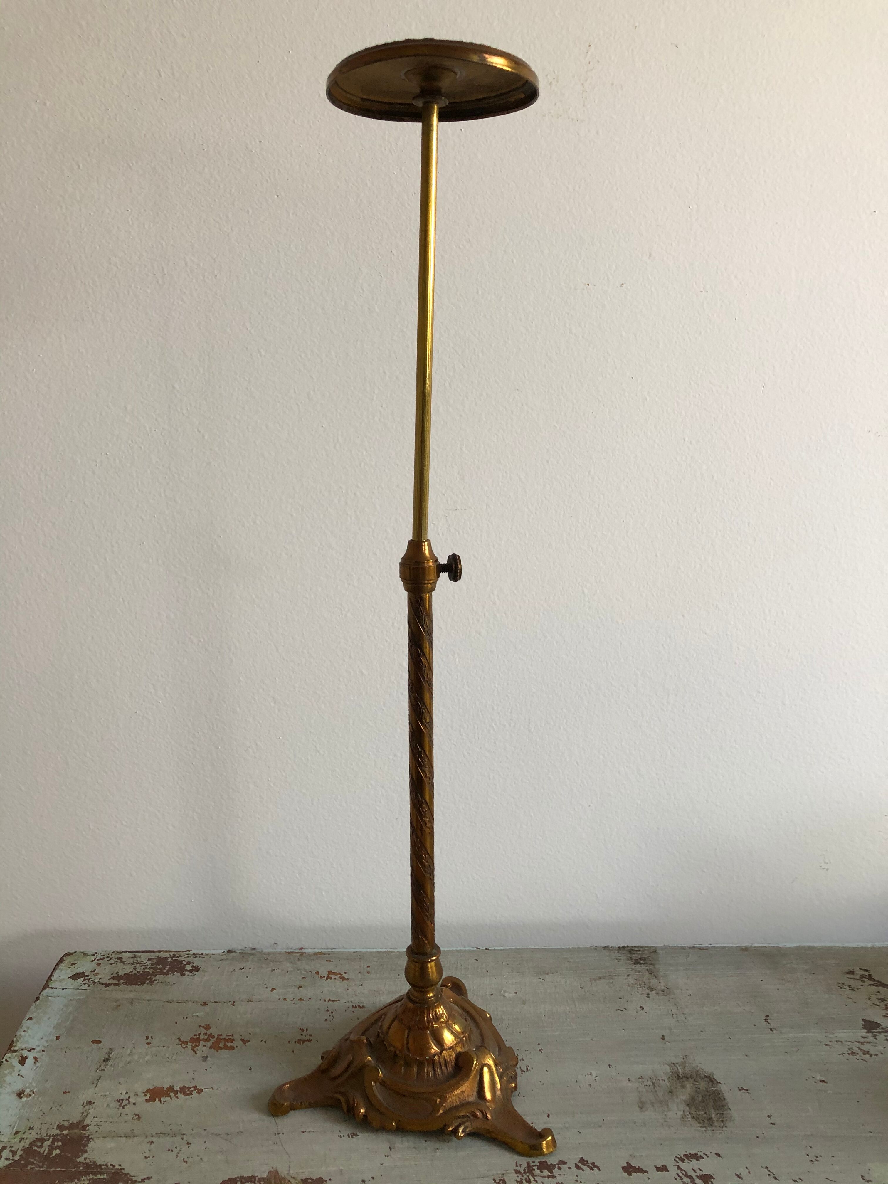 V.N Siegel Paris Telesco Hat Display