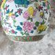 Vase en porcelaine de style chinois impeccable et multicolore