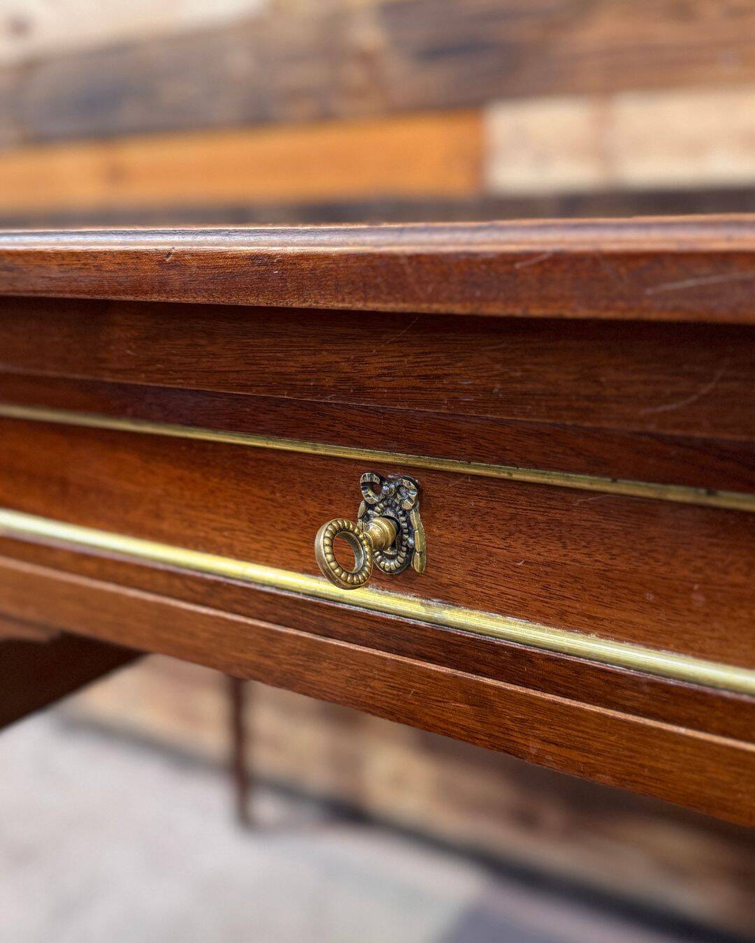 Louis XVI style desk - Walnut & Leather - 1970s