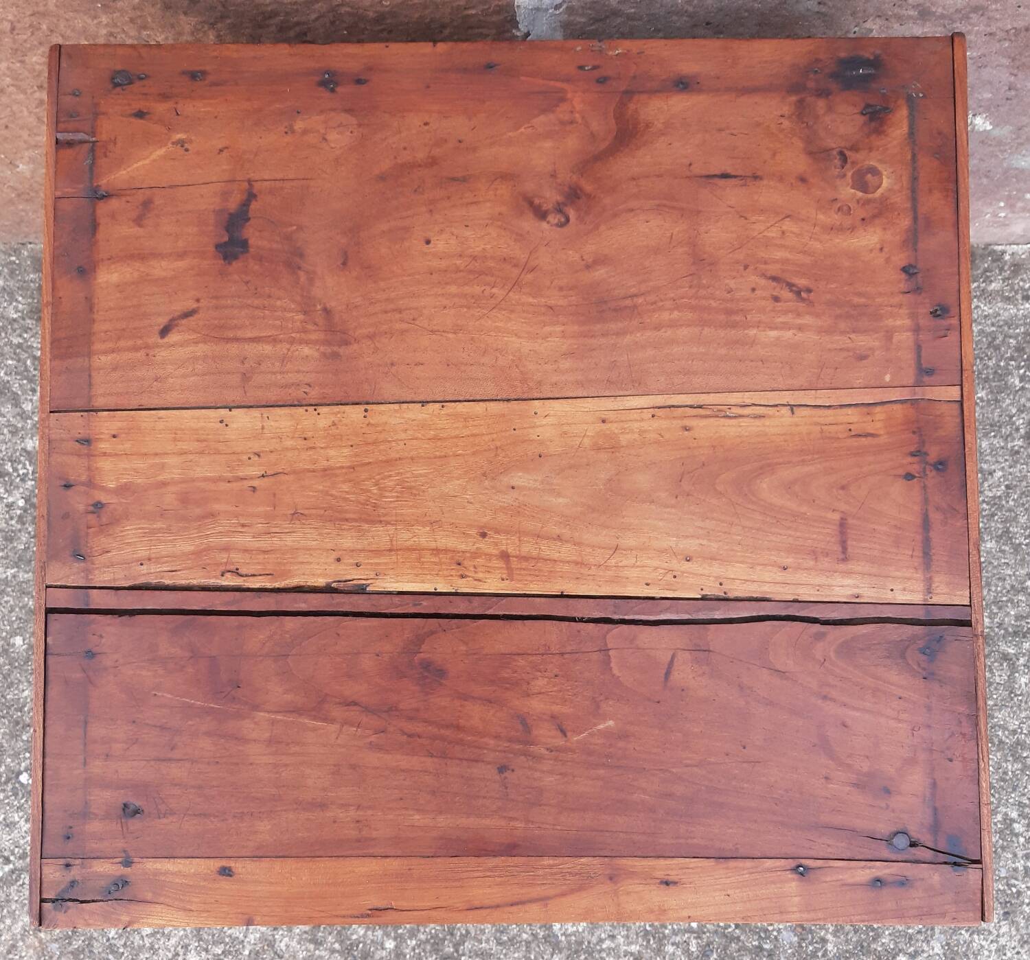 Coffee table or bedside table in wood. (With drawer)