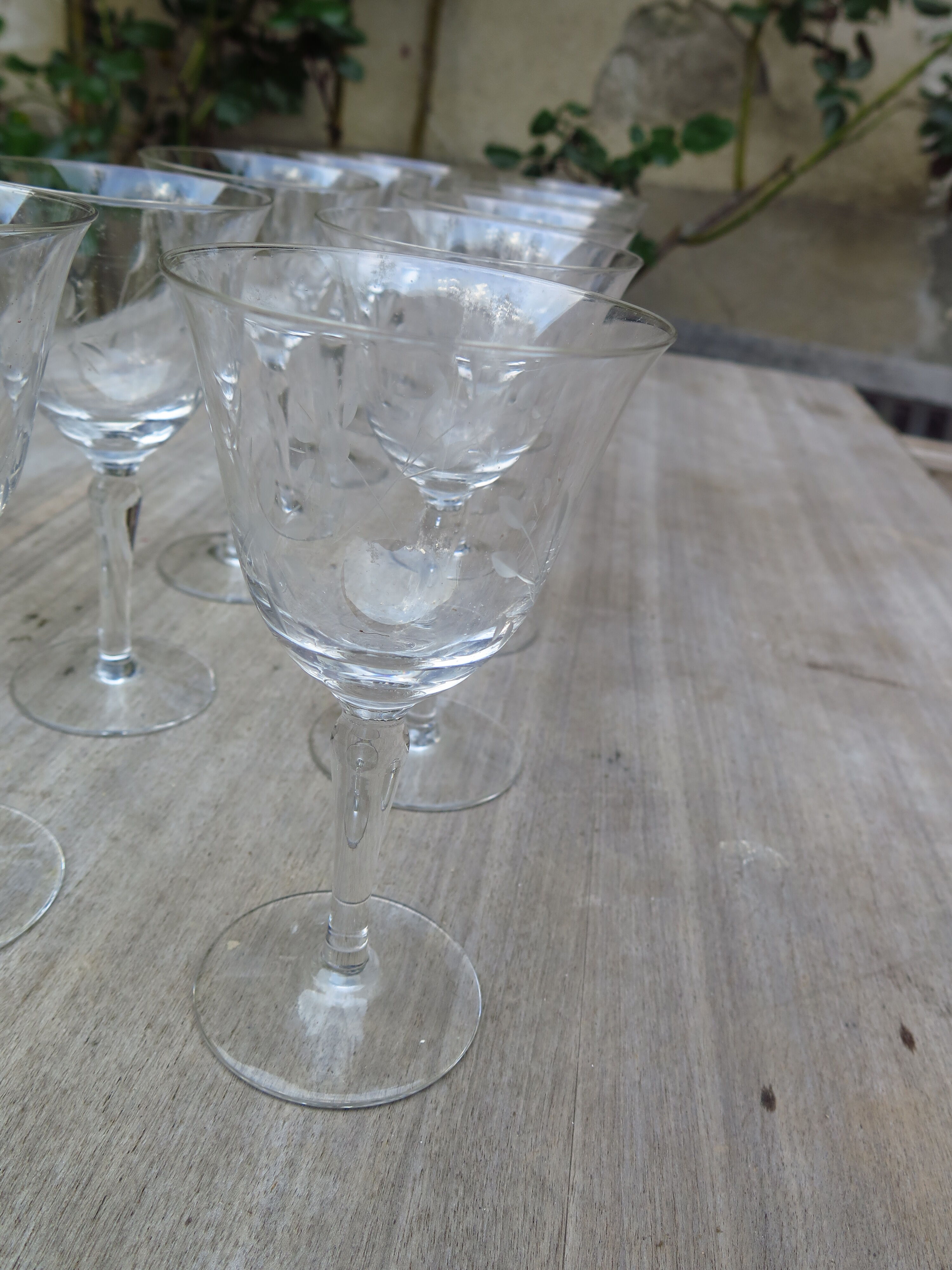 Set of 10 glasses in frosted engraved crystal XIXth