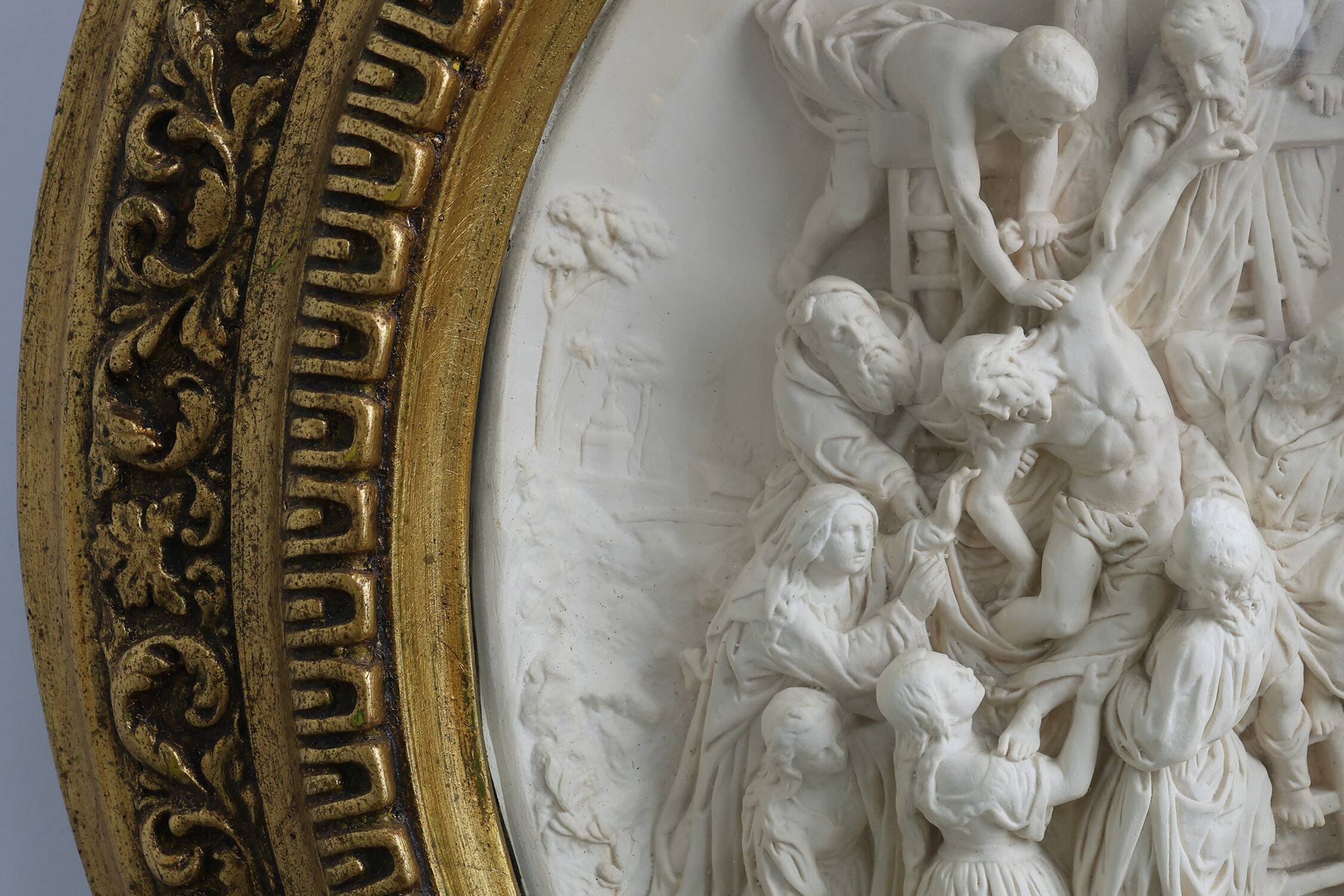 « La Descente de la Croix » Bas-relief en terre cuite par E. Cassier, Belgique