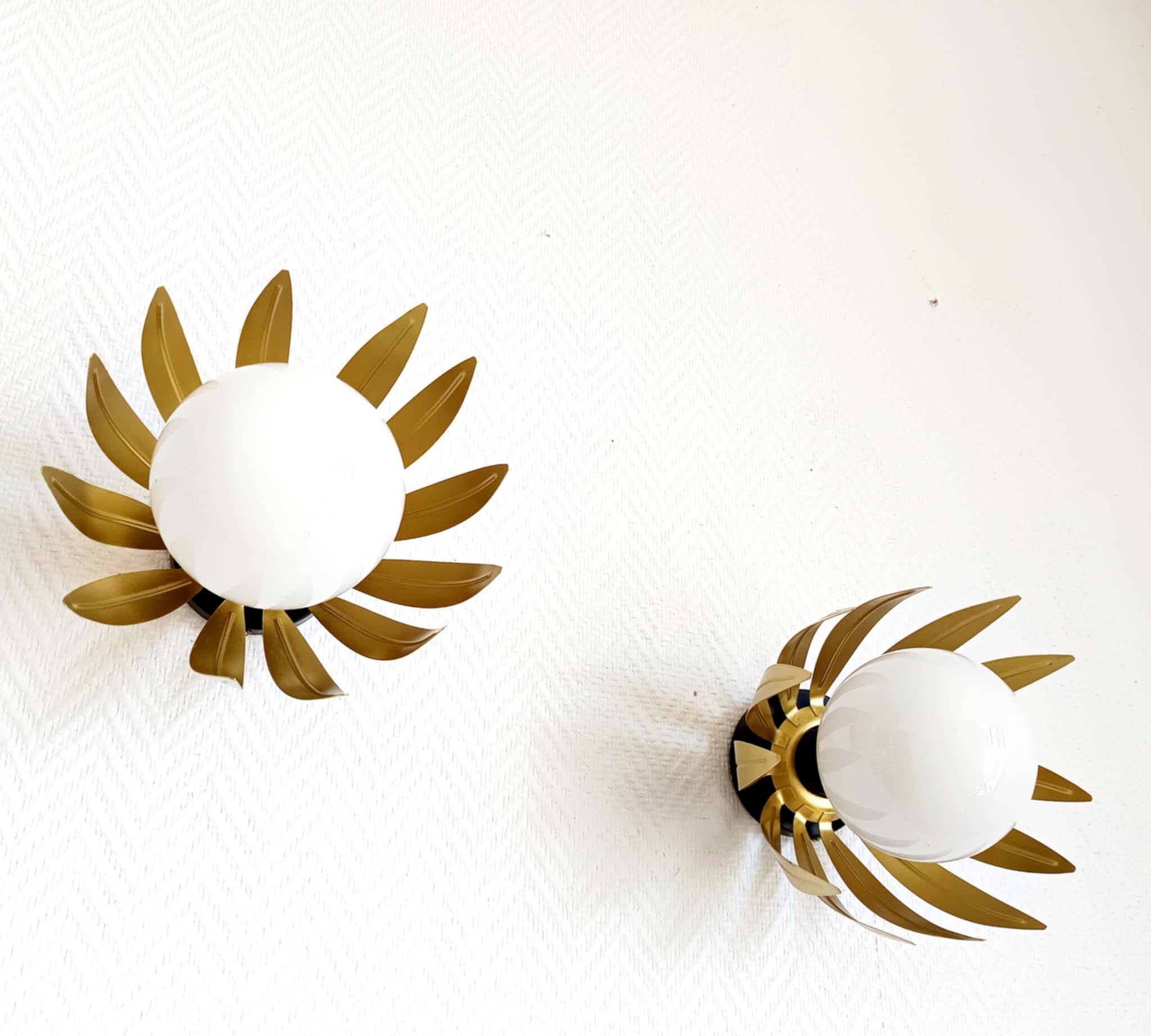 Pair of gilded leaf wall lights, vintage Italy