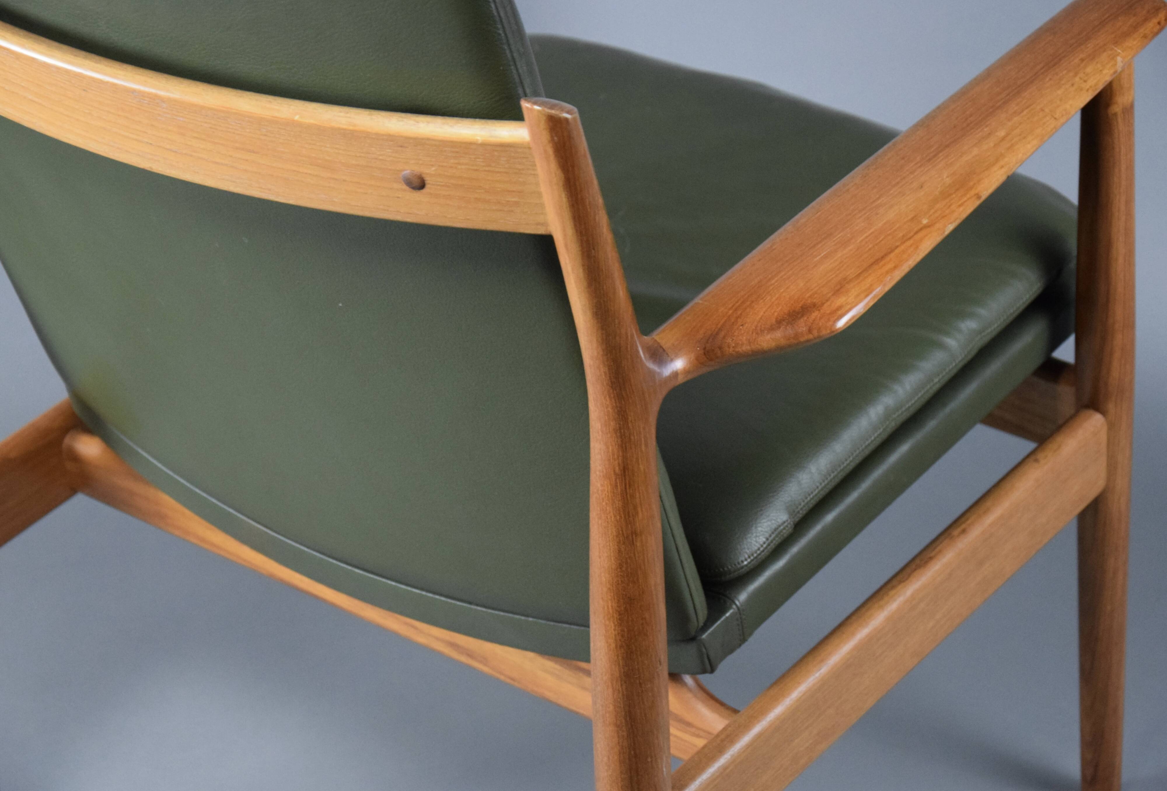 Fauteuil danois moderne du milieu du siècle, vert olive, modèle 431 par Arne Vodder
